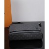 Louis Vuitton District MM M44001 Black