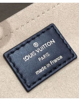 Louis Vuitton On My Side M53826