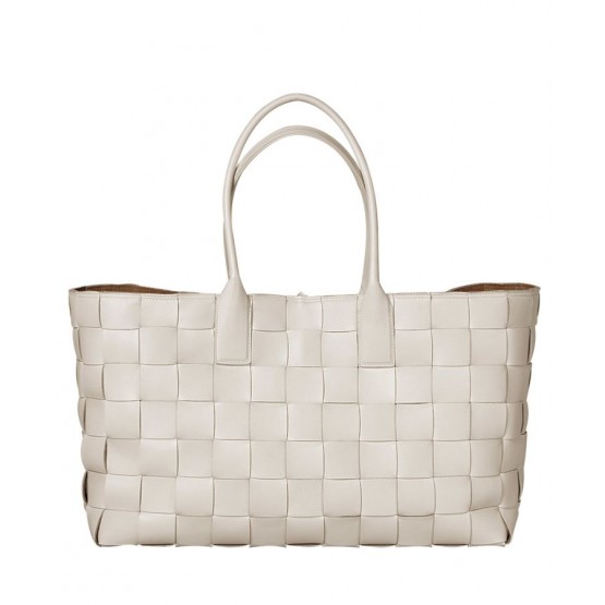 Bottega Veneta Horizontal tote in an orthogonal maxi weave 576828 Cream